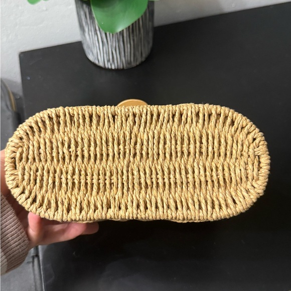 Commense Elegant Tan Woven Handbag - Picture 9 of 10